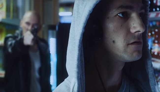 KOMEDIJA ZABUNE: A šta kada pljačku prekine zgubidan koji kupuje grickalice i rizle