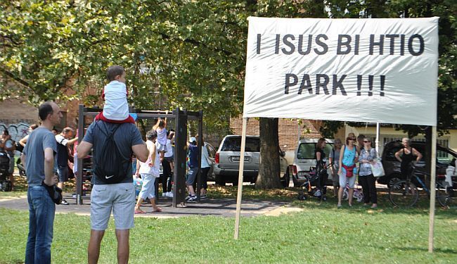 KAD GRAĐANI KAŽU – „NE DAMO“ (FOTO): Protiv prljave igre na dječjem igralištu