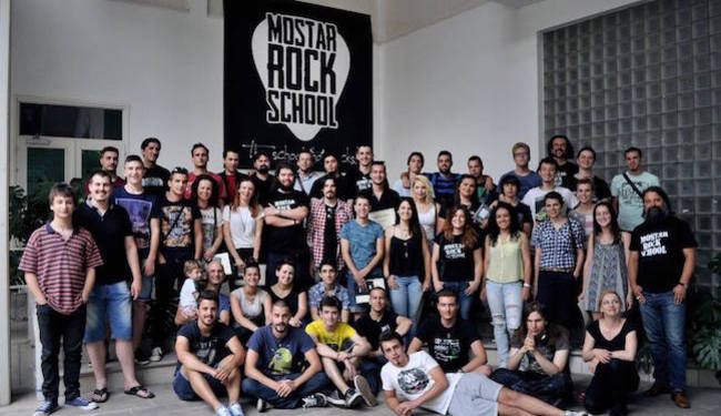 PJESMA O EMINI: Legendarna sevdalinka u novoj verziji na Starom mostu