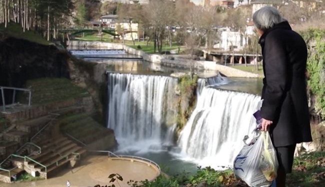 ŽENA NA KOJU SE TREBA UGLEDATI: Što bi pametni da nema ludih koji za njima čiste