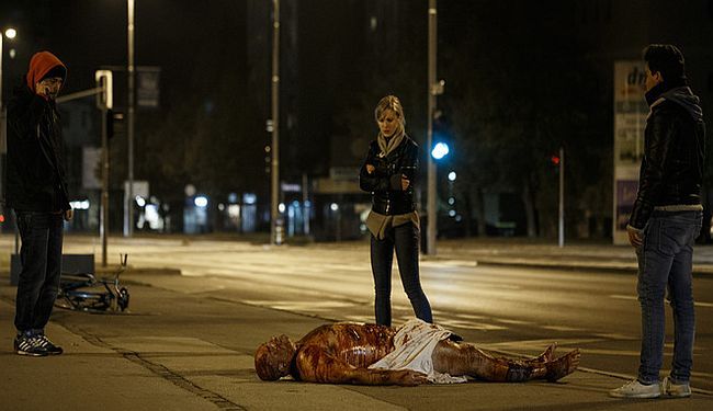 NOĆNI ŽIVOT: Film koji ne preispituje najbizarniju aferu u istoriji Slovenije, već posledice današnje medijske kulture