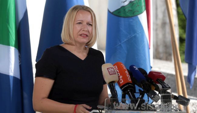 GOVOR SISAČKE GRADONAČELNICE: Dok mi nismo pazili, iz najmračnijeg mraka izdigle su se spodobe