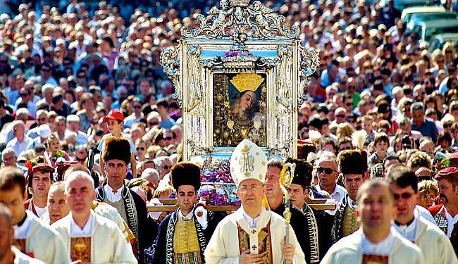 NEPOĆUDNA KNJIGA: „Dok sam ja gradonačelnica neću dozvoliti nikome da vrijeđa vjerovanje Sinjana“