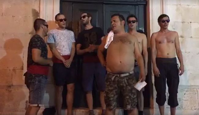 PORUKA KOJA JE IZAZVALA NIZ POZITIVNIH REAKCIJA: „Neka tebi kušin bude stina, pizda ti materina“