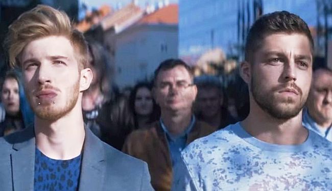 BITKA ZA ZATUCANOST: "Uzrujanim građanima" smeta gay par na reklami 