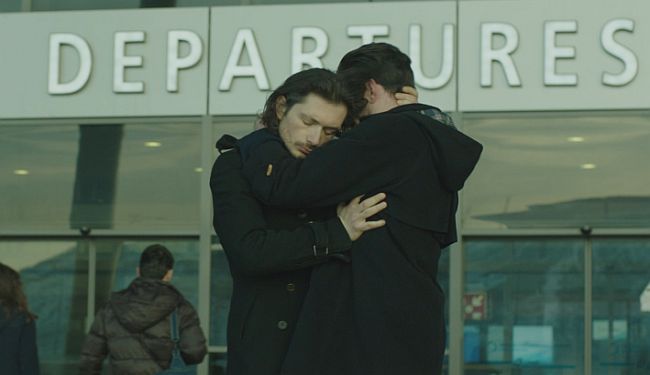 BRAK: Kosovska priča o ljubavnom trouglu sa izraženom gay notom