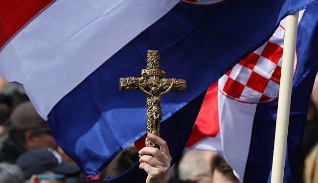 S POKLIČEM NA USNAMA: Je li ovo hrvatska verzija "Cristere“?