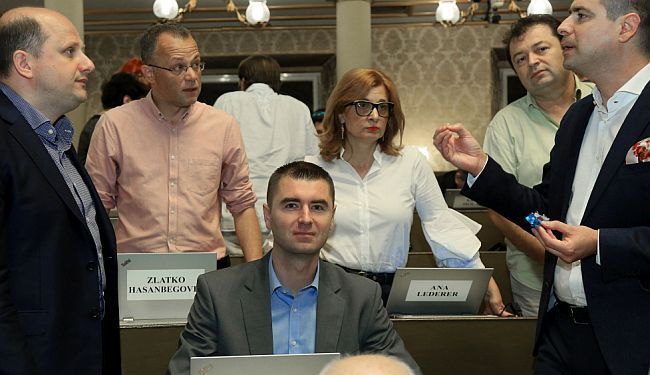 REAKCIJA NA ISTUPE ANE LEDERER: „Utjerujete strah u kosti i stvarate poslušnike“