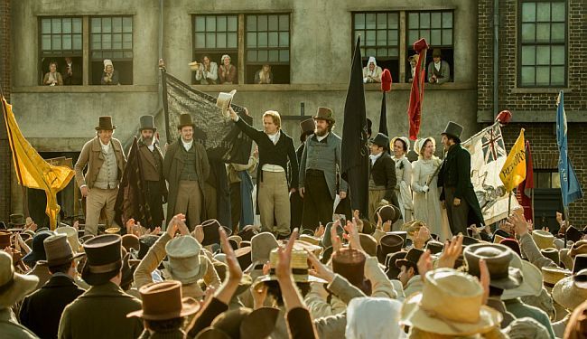 PETERLOO: Oštra kritika monarhijskog prezira prema radničkoj klasi 