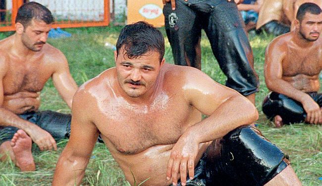 PLAYING MEN: O muškarcima koji se igraju