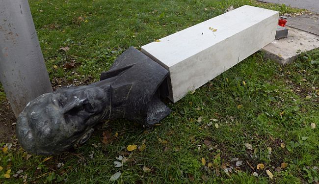 BILJEŽNICA ROBIJA K.: Spomenici revolucije