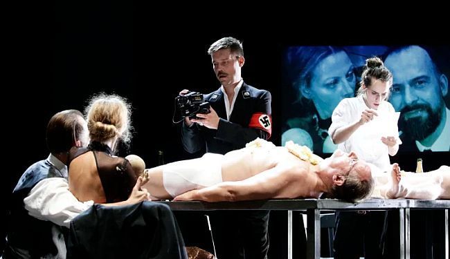 PROPITIVANJE OBITELJI: Mračne tajne obiteljskih proslava i svečanosti