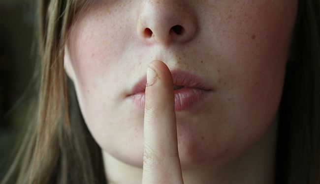 KLJUČNA PRAVILA PONAŠANJA ZA ŽENE U OVIM KRAJEVIMA: „Kao prvo, digni ruku kad želiš govoriti“