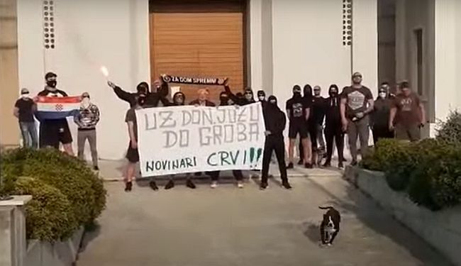 IMA LI KRAJA SAMOVOLJI „DON JOZE“: Nakon svega pozirao s huliganima, uz zastavu NDH i šal „Za dom spremni“