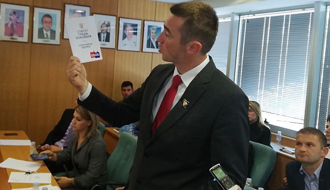 IVAN PENAVA: Grobljonačelnik Vukovara