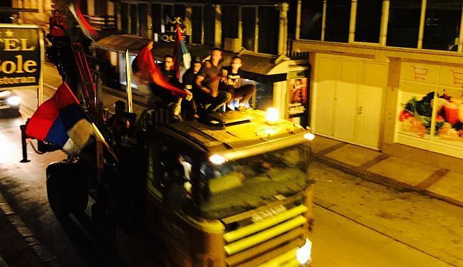 REPORTAŽA IZ PODIJELJENE ZEMLJE: Najvažnije je mahati zastavama