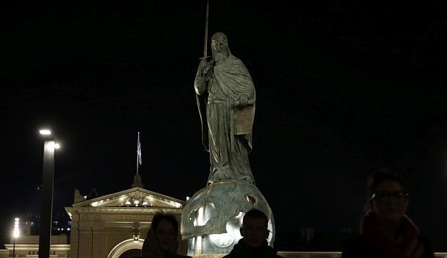 DRAGO BOJIĆ: Prekivanje krstova u mačeve