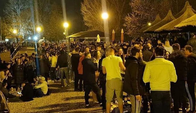 JARUNSKO DOBRO JUTRO: Gomila smeća nakon masovnog okupljanja mladih