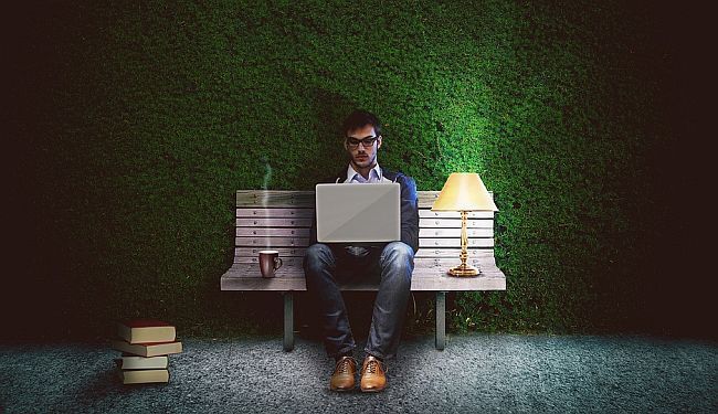 TEATAR U EGZILU: Koliko online predstave stvarno mogu zamijeniti živo kazalište?