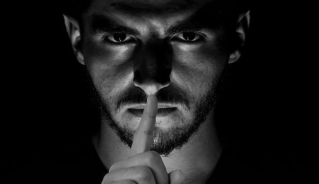 NIŠTA NIJE SLUČAJNO: Kako razgovarati s teoretičarima zavjere?