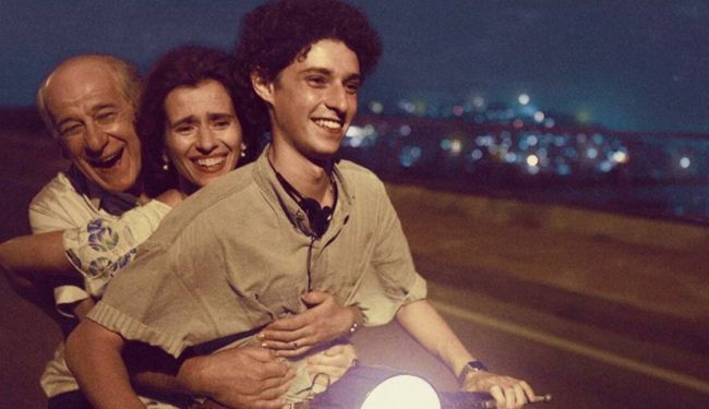 BOŽJA RUKA: Film kojem je mjesto u mraku kino-dvorane, a ne na Netflixu