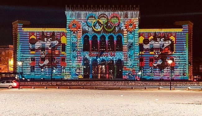 38 GODINA KASNIJE: Vučko se pojavio na pročelju sarajevske Vijećnice