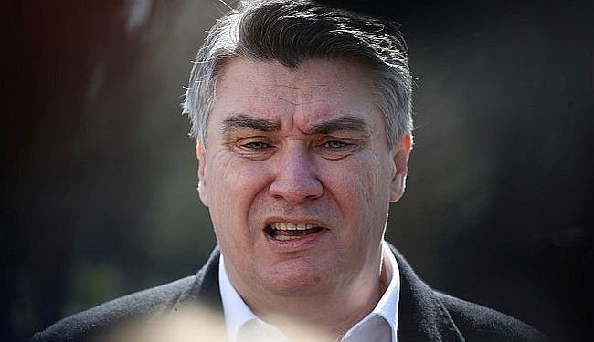 BORIS DEŽULOVIĆ: Zoran Milanović, sakupljač perja