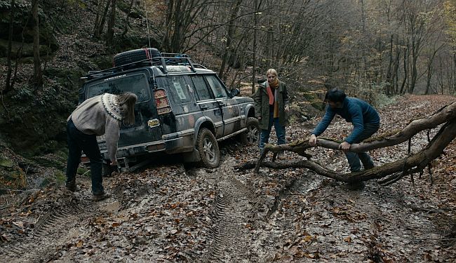 ÎNTREGALDE: Suptilan i oštrouman prikaz napetih međuljudskih odnosa