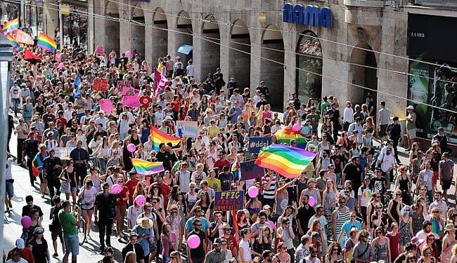 SUZBIJANJE STEREOTIPA: Mediji i LGBTIQ zajednica