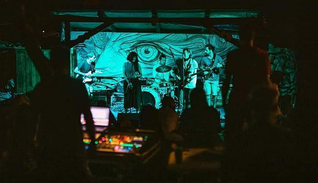 ŽIVA VODA: Platforma za dekonstrukciju poznatog