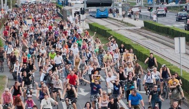 KREĆE KRITIČNA MASA: Priključite se veseloj koloni