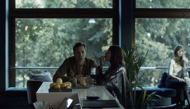 THE HYPNOSIS: Istovremeno i zabavan i pametan film