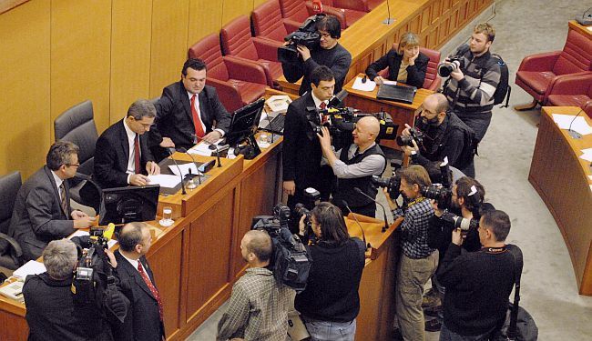 NAJVEĆE BOLJKE DOMAĆEG NOVINARSTVA: Senzacionalizam, politički vlastodršci i veliki oglašivači