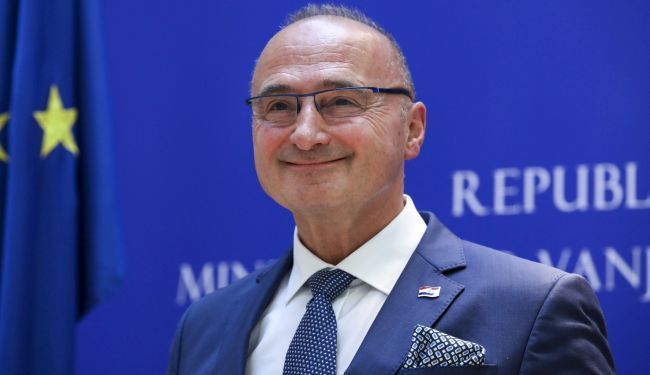 MAJKA SVIH PITANJA: Koliko svinja mora umrijeti, Grliću Radmane?