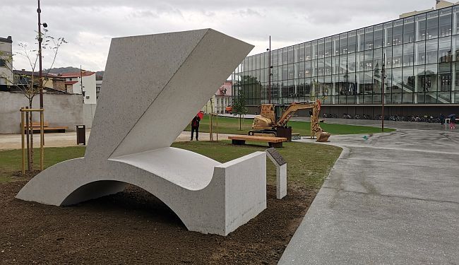 FLASTER NA OTVORENU RANU: Spomenik „Izbrisanima“ kao pranje imidža ljubljanskih vlasti