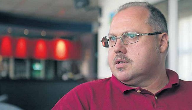 NEDIM SEJDINOVIĆ: „Zalajmo usred noći, bez ikakvog razloga. Izgrebimo fotelju do neprepoznatljivosti.“