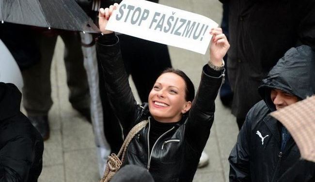 ANA LALIĆ POVODOM GNJUSNE HAJKE: „Vaspitana sam da se pred siledžijama ne povlačim“