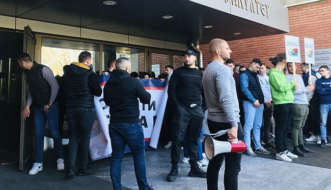 REPORTAŽA – U OBRANI NACIJE: Sve što smo vidjeli i čuli na blokadi fakulteta