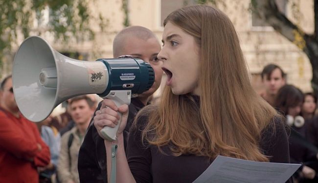 OTPOR VREMENU U KOJEM VLADAJU NASILNICI: Karlin film udara pravo u pleksus