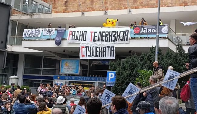 KAD POBUNA IZABERE PARLAMENT: Kraj revolucije ili nova faza?