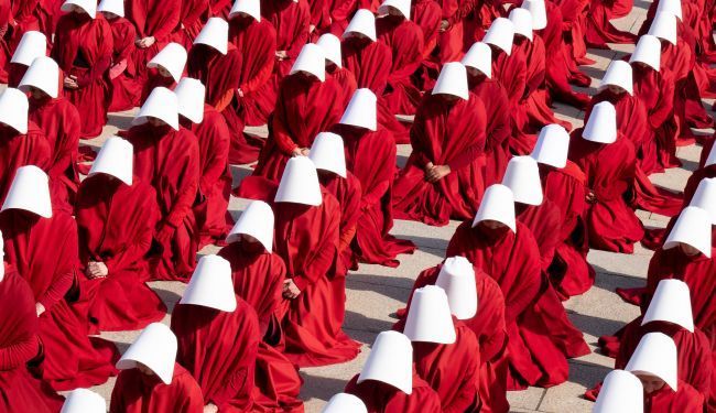 NORMALIZACIJA UŽASA: Da li je „Sluškinjina priča“ najfrustrirajuća serija?