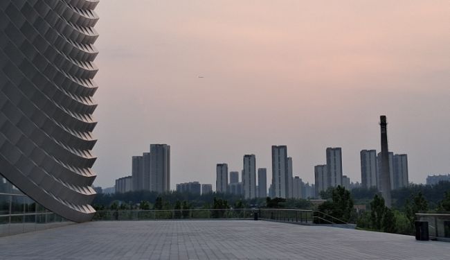 KINA, LJUBAV NA TRI TJEDNA: Miris tamjana, odsjaj neona i šapat prošlosti