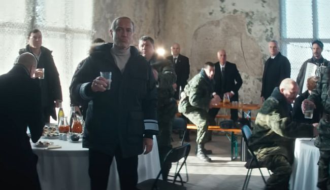 „ČAROBNJAK IZ KREMLJA“: Otkrivanje tople vode o Putinovoj Rusiji