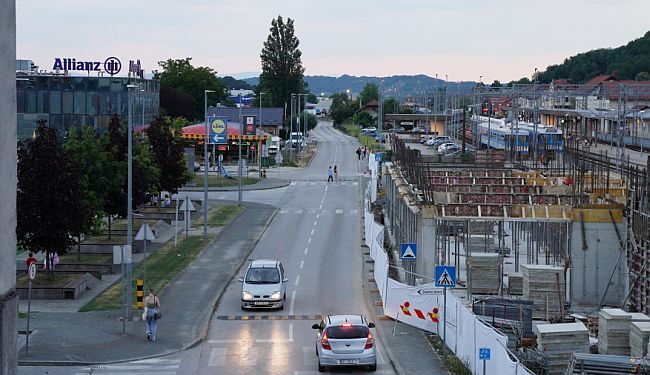 RAZGOVOR S POVODOM: O gradu koji se pretvara u parkirališna bespuća trgovačkih centara