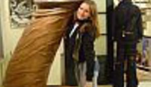 "Batina međ' nogama" u originalu