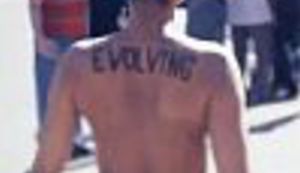 Kako je Erykah Badu golotinjom škorala puritance