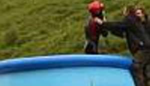 FAKE OR NOT: Je li nevjerojatni skok u dječji bazen uistinu nevjerojatan?