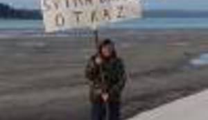 SOLO PROSVJEDNIK PONOVNO UDARA: Rikardo Mihajić Riki lutajući otokom proziva Vladu