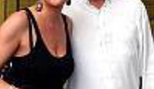 U OGLASNIKU: Mia Begović kao 'čuvarica praga' u punoj opremi za samo pet kuna sjedi pred vašim vratima