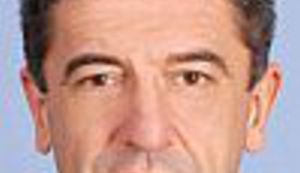 KONFABULATOR: Macolin medvjed tukao Darka Milinovića u šahu